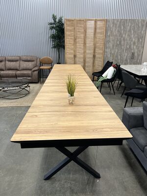 פינת אוכל פתוחה.