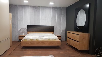 חדר שינה מרחף פסים