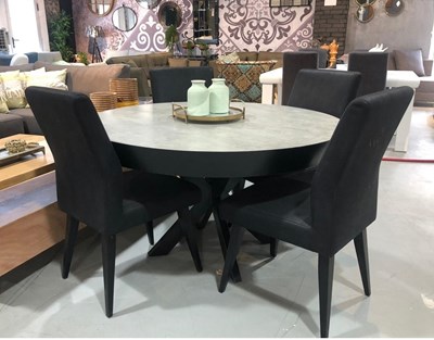 פינת אוכל עגולה בכל הצבעים