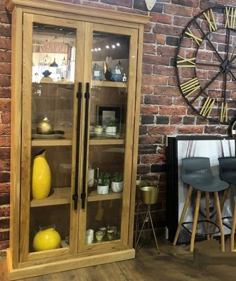 ויטרינות בהתאמה