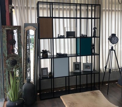 קונסולה בהתאמה