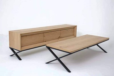 מזנון ושולחן במת מתכת